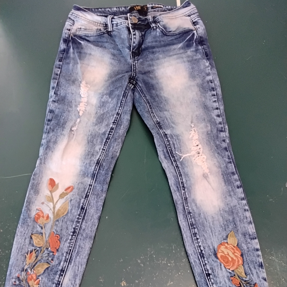 Y2K YMI Size 3 Distressed Floral Embroidered Jeans. Raw Hem Ankle